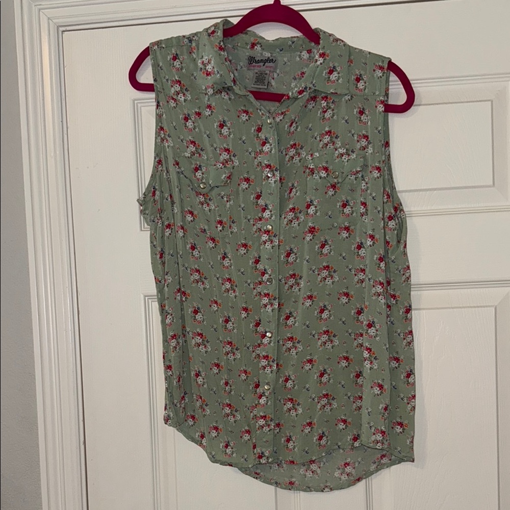 Wrangler Women’s Floral Sleeveless Button-Up Blouse